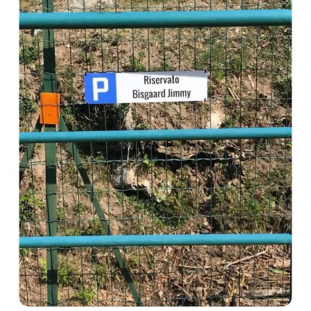 I Bassola Med Privat Parkering Armeno