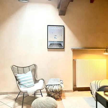 I Bassola Med Privat Parkering * Armeno