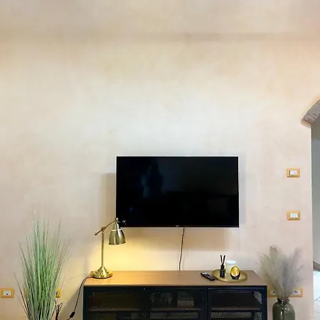 Apartament I Bassola Med Privat Parkering *