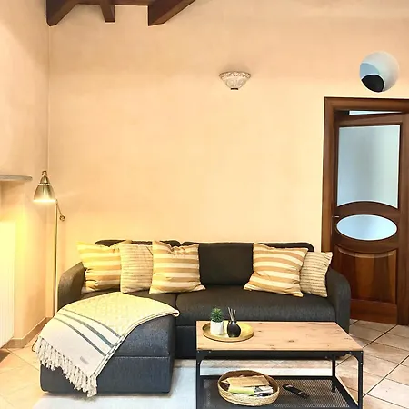 Apartment I Bassola Med Privat Parkering
