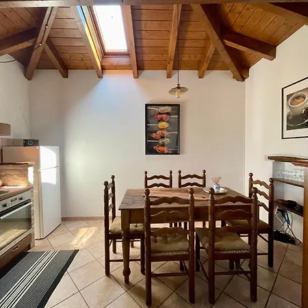 I Bassola Med Privat Parkering