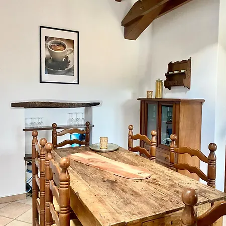 Apartment I Bassola Med Privat Parkering Armeno