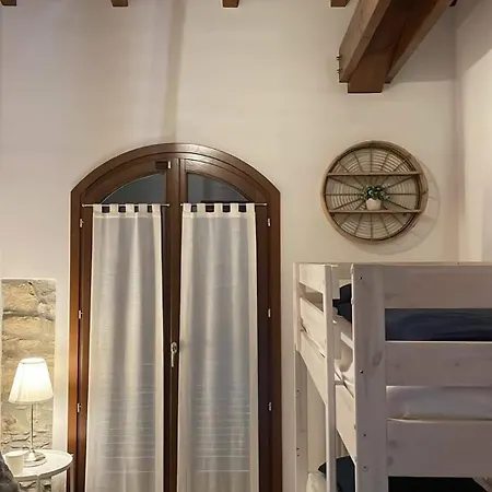 I Bassola Med Privat Parkering Armeno