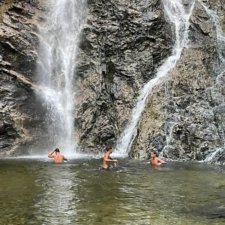 I Bassola Med Privat Parkering * Armeno