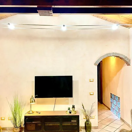 I Bassola Med Privat Parkering