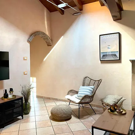 I Bassola Med Privat Parkering *